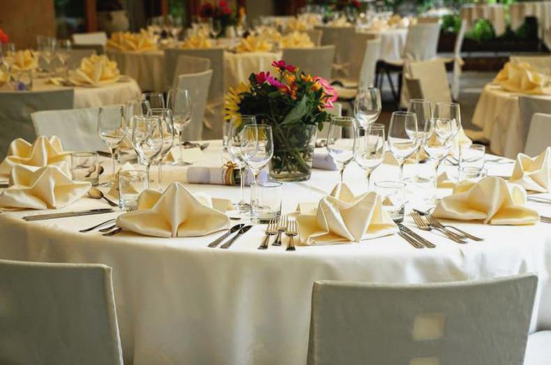 Jak zaplanować komunię w restauracji?